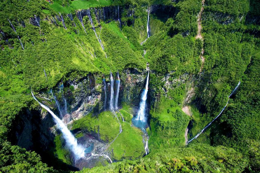 Lire la suite à propos de l’article Cascades de La Réunion