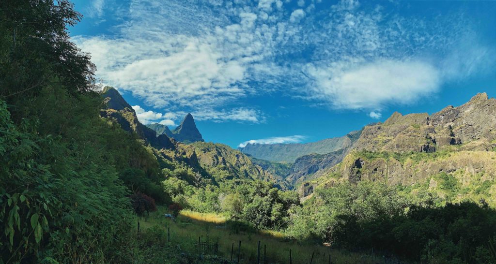 Tours et traversée de l'île de la Réunion - Fédération Française de la  Randonnée Pédestre